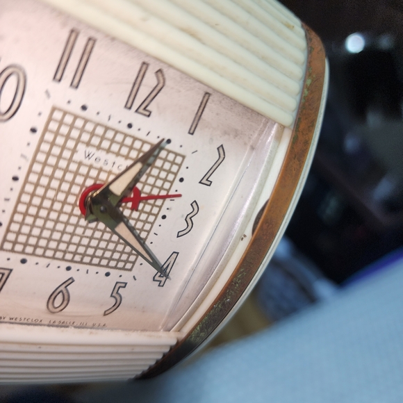 WESTCLOX EUC VINTAGE 1950's MARILYN MONROE BAKELITE TRAVEL ALARM CLOCK - Picture 6 of 8